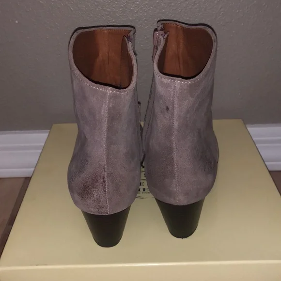 LuckyBrand Tablita SUEDE GREY BOOTS 2.5”Heels Side Zip NWB - Picture 5 of 8